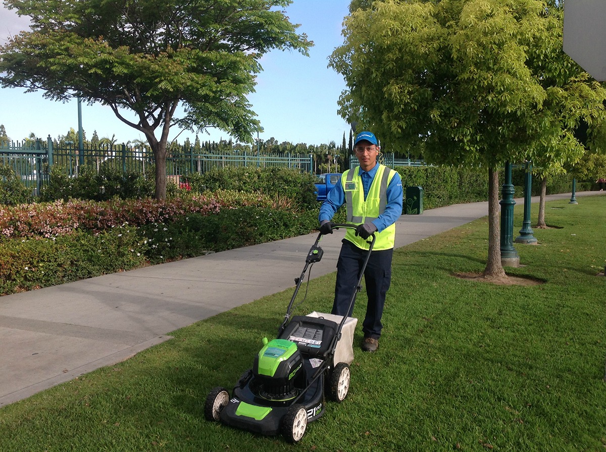 Zero emission 2025 lawn care